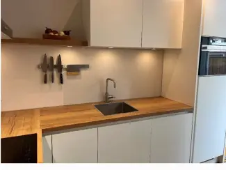 Keuken | Complete keukens Moderne hoekkeuken met inbouwapparatuur uit 2021