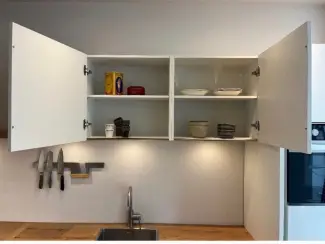 Keuken | Complete keukens Moderne hoekkeuken met inbouwapparatuur uit 2021
