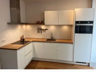 Keuken | Complete keukens Moderne hoekkeuken met inbouwapparatuur uit 2021